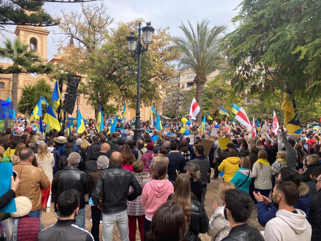 Imagen de la concentración de este domingo en Torrevieja para condenar el ataque de Rusia a Ucrania