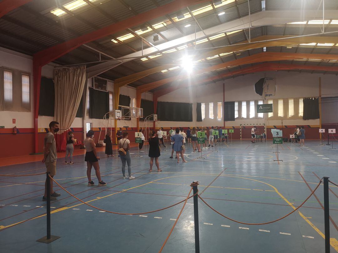 La vacunación en el distrito sanitario de la Serranía de Ronda se está llevando a cabo en las instalaciones deportivas de &#039;El Fuerte&#039;