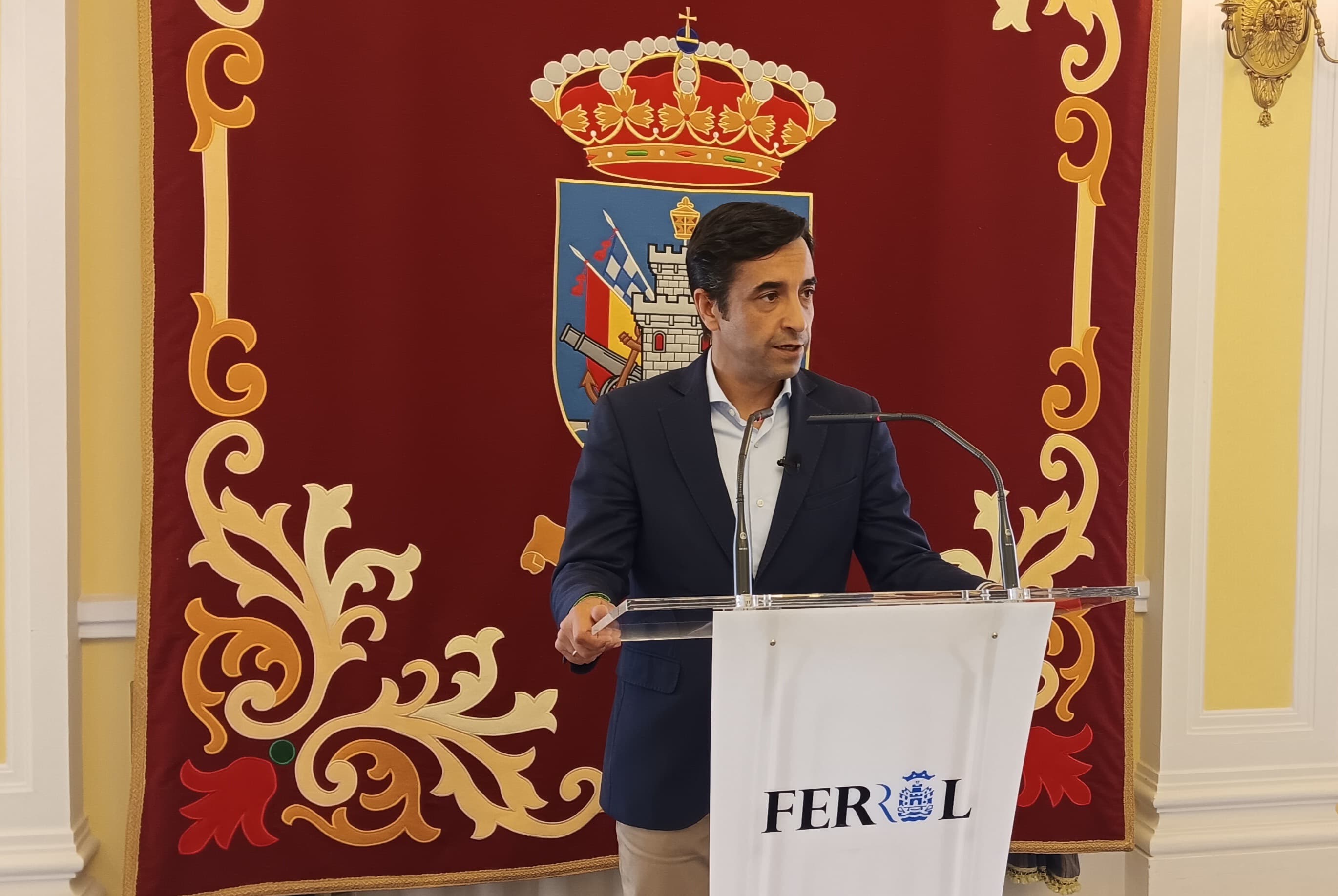 El alcalde de Ferrol, José Manuel Rey Varela, en rueda de prensa  (foto: Concello de Ferrol)