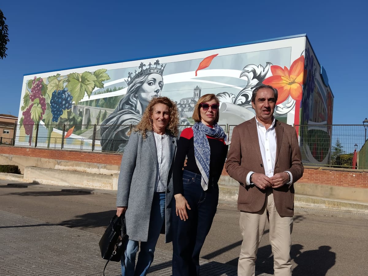 Lula Goce concluye en Roa de Duero un mural dedicado a la historia y al legado de Doña Violante