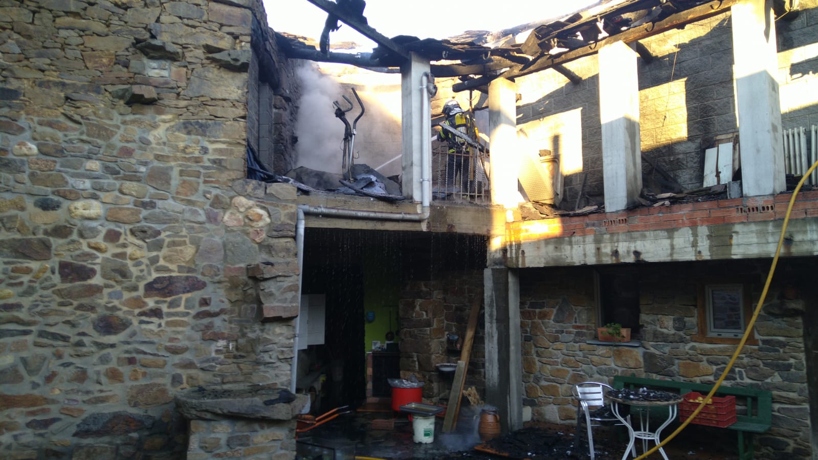 Vivienda incendiada en Tombrio
