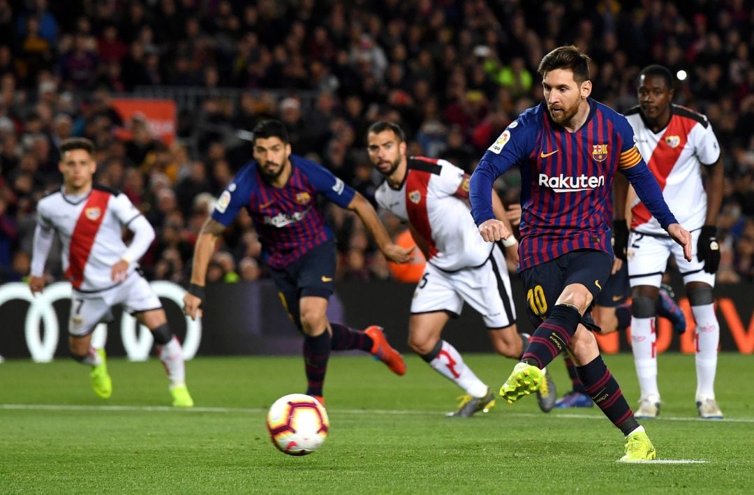 Messi tiró el penalti del 2-1. 