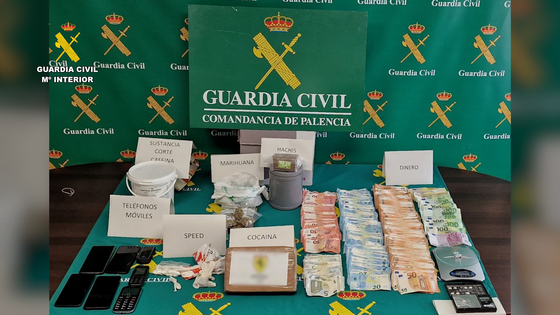 Parte del material incautado por la Guardia Civil