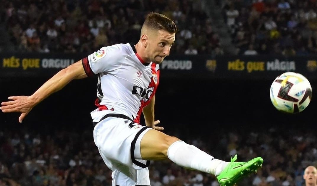 El ex del equipo almeriense se ha convertido en una pieza fundamental en el Rayo de Andoni Iraola.