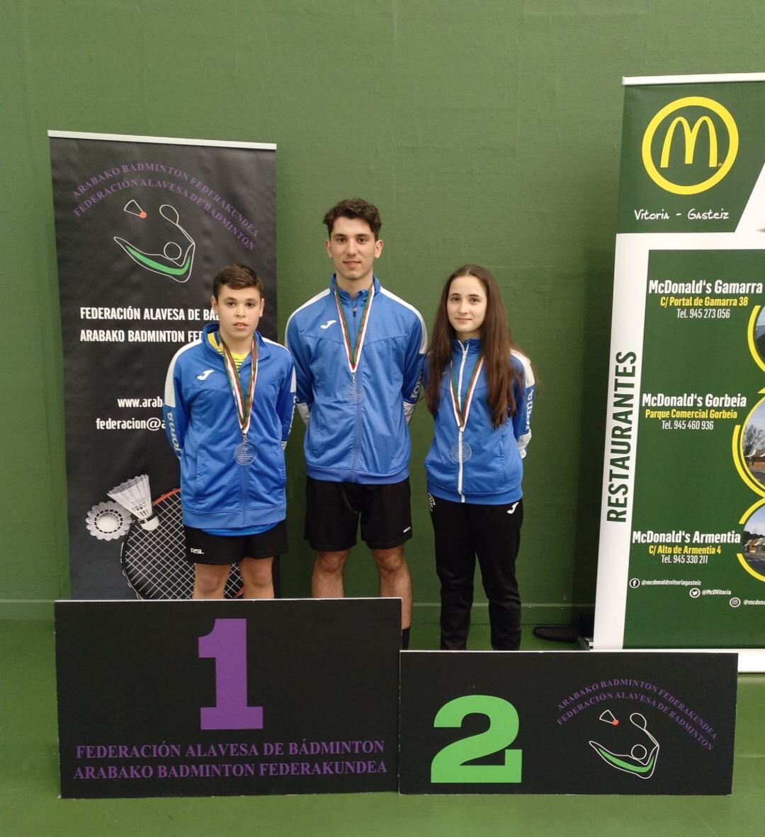 Javier Barrios, Jorge Peñaranda y Ana Peñaranda, con sus medallas.