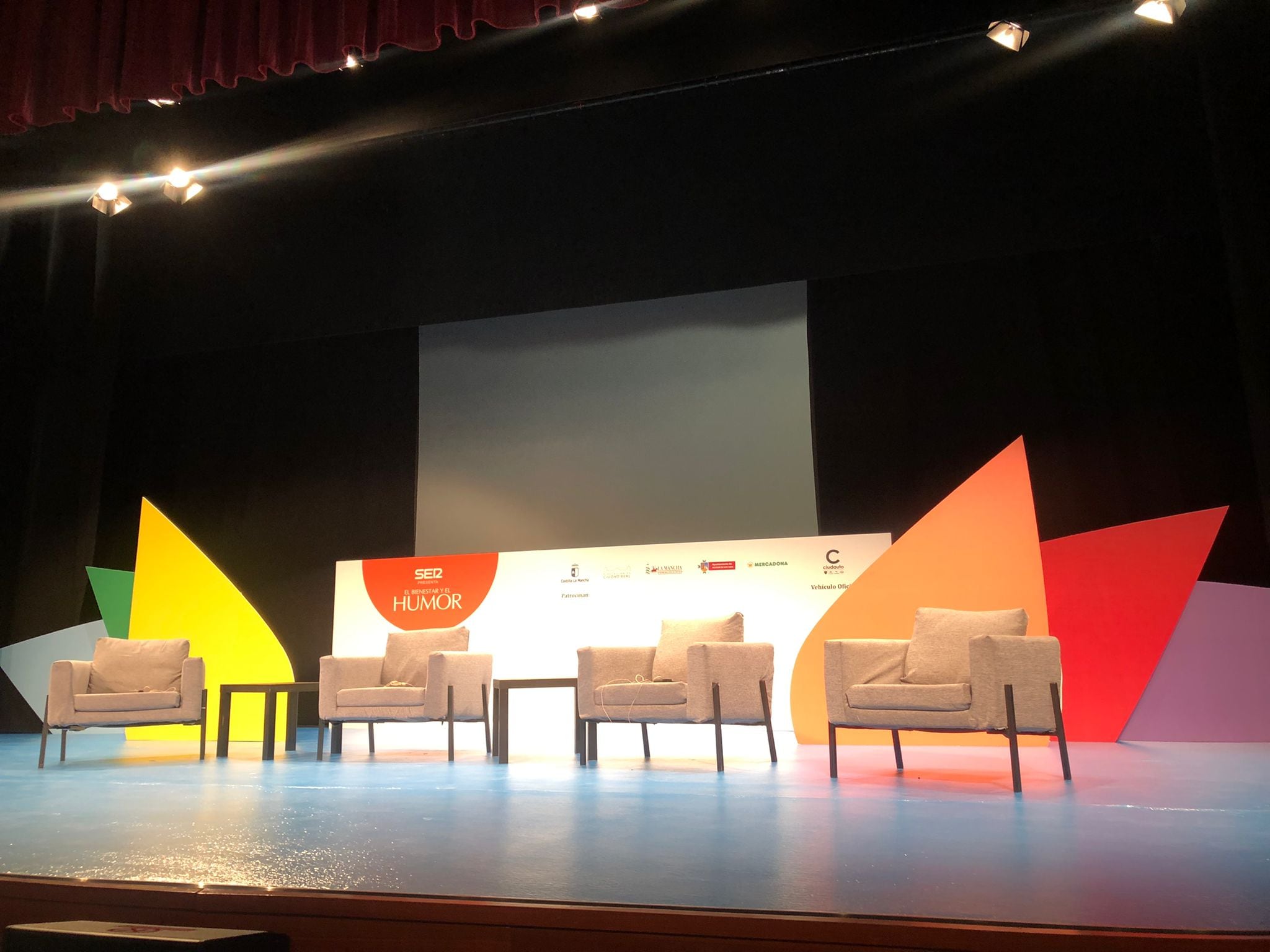 Todo preparado para la celebración del Congreso del Bienestar y el Humor en el Teatro Emilio Gavira de Alcázar de San Juan