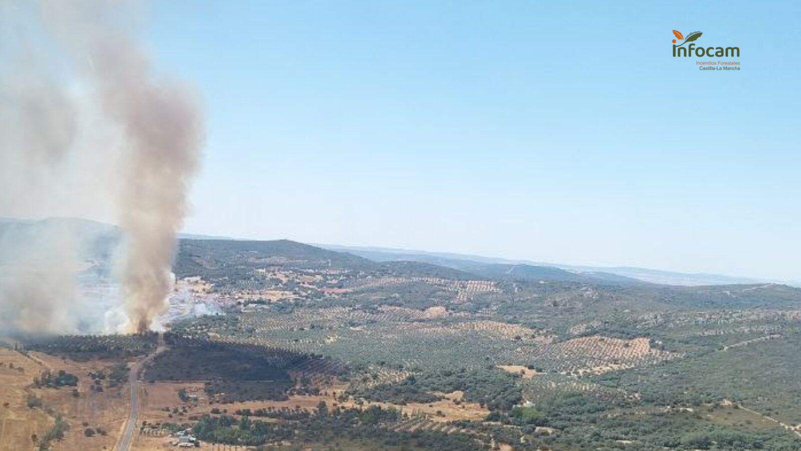 Incendio forestal en la pedanía de La Viñuela, en Almodóvar del Campo (Ciudad Real)