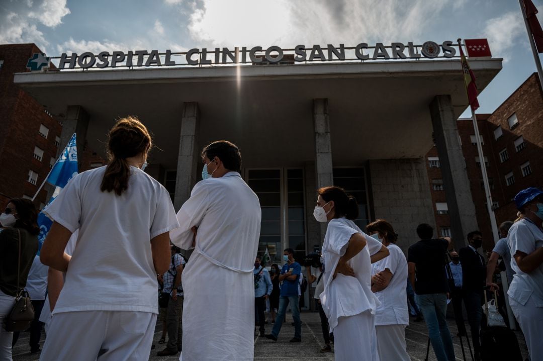 Sanitarios en el Hospital Clinico San Carlos