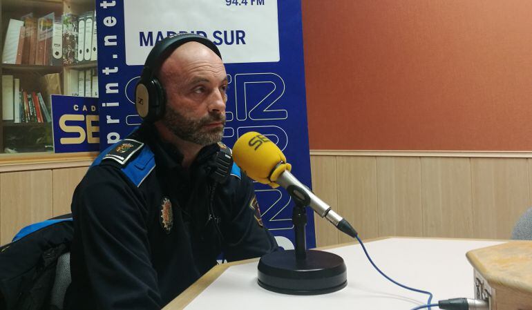 El agente Jorge García, encargado de impartir las charlas, durante la entrevista en 'Hoy por Hoy'