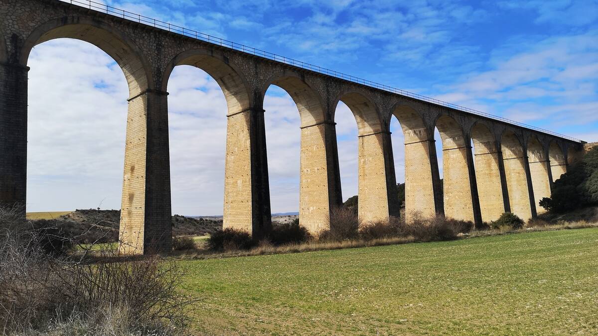 Ruta al viaducto del Royo o de los Palancares por donde ya no pasa el tren