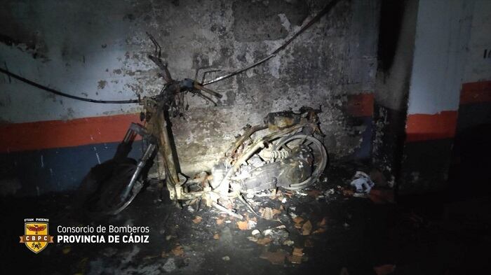 Una motocicleta calcinada