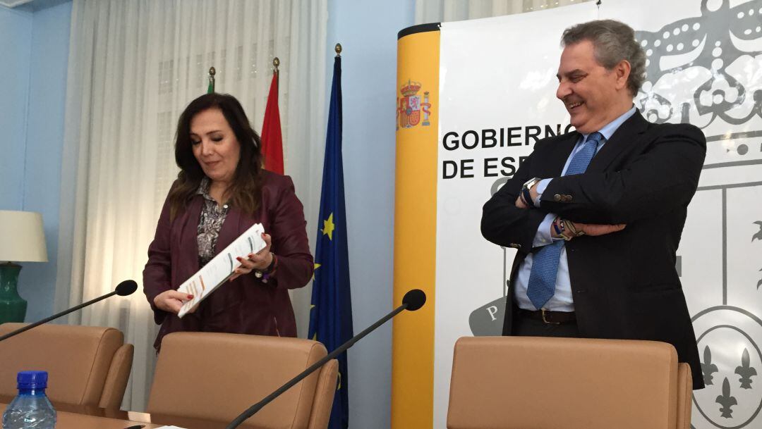 Catalina Madueño, la subdelegada del Gobierno en Jaén, ha estado acompañada por el director provincial de la Tesorería General de la Seguridad Social, Sixto Cobo. 