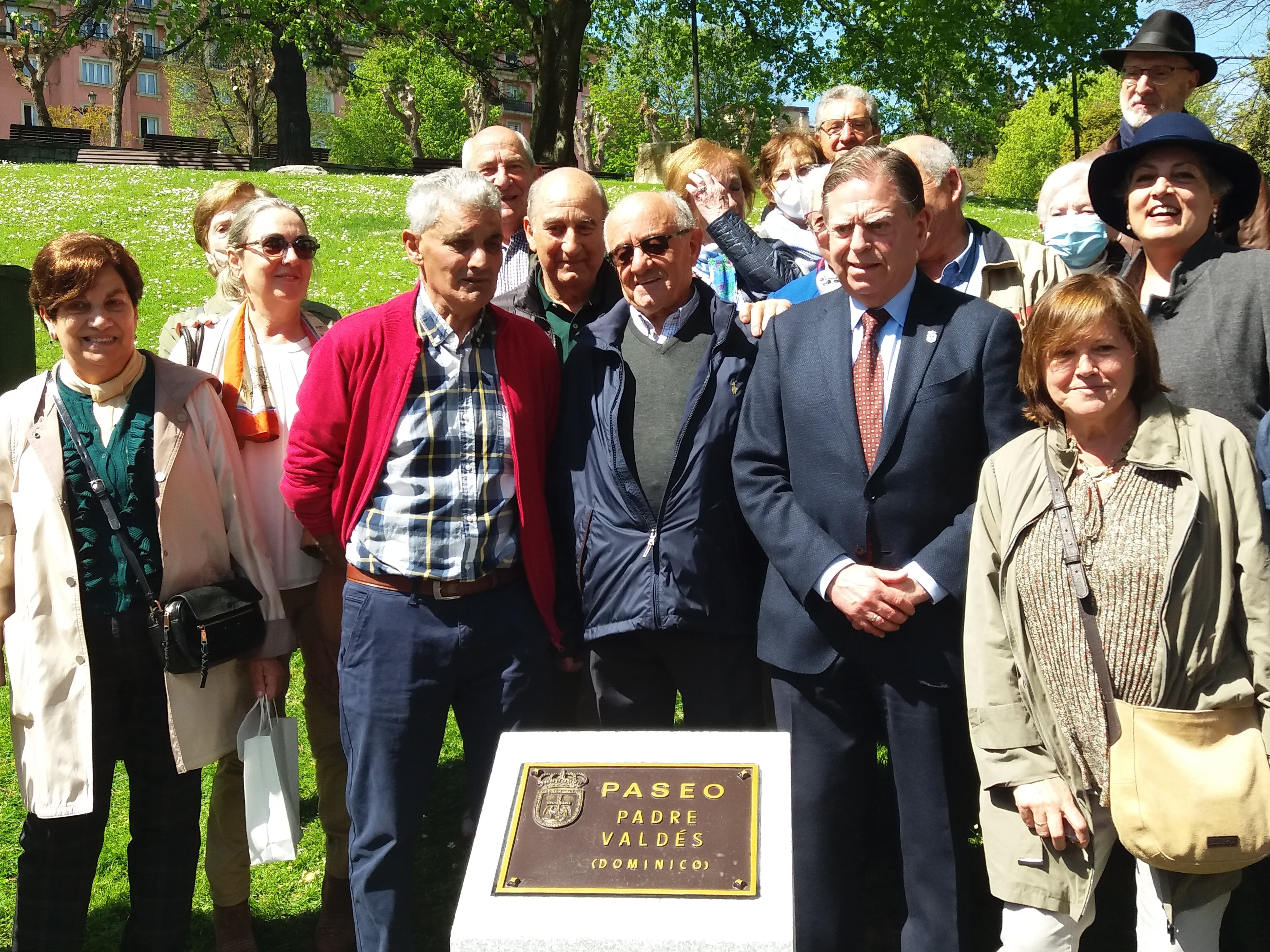 El Ayuntamiento de Oviedo homenajea al sacerdote y profesor dominico Padre Valés, con un paseo que desde hoy lleva su nombre en el Campillín.