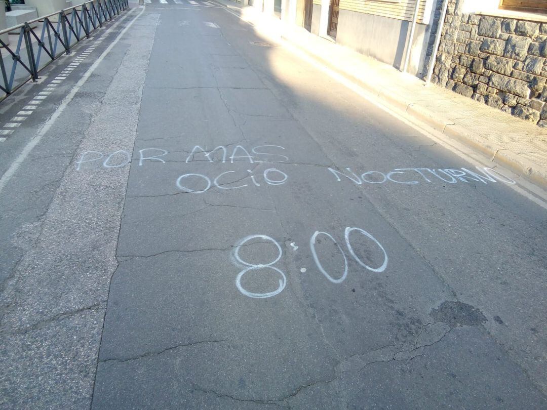 Pintada aparecida en la calle Mayor de Murchante.