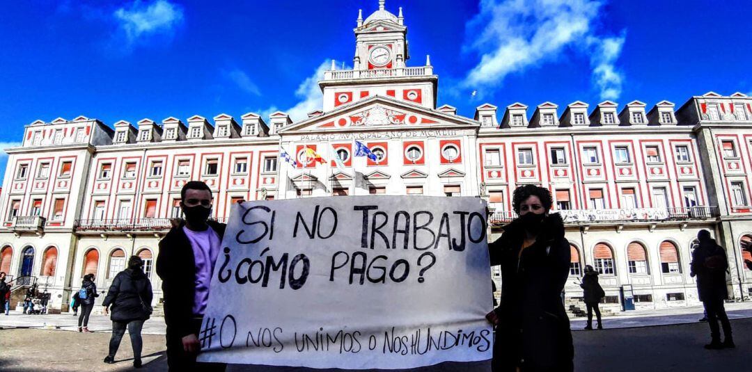 Movilización de hosteleros y autónomos en Ferrol. EUROPA PRESS