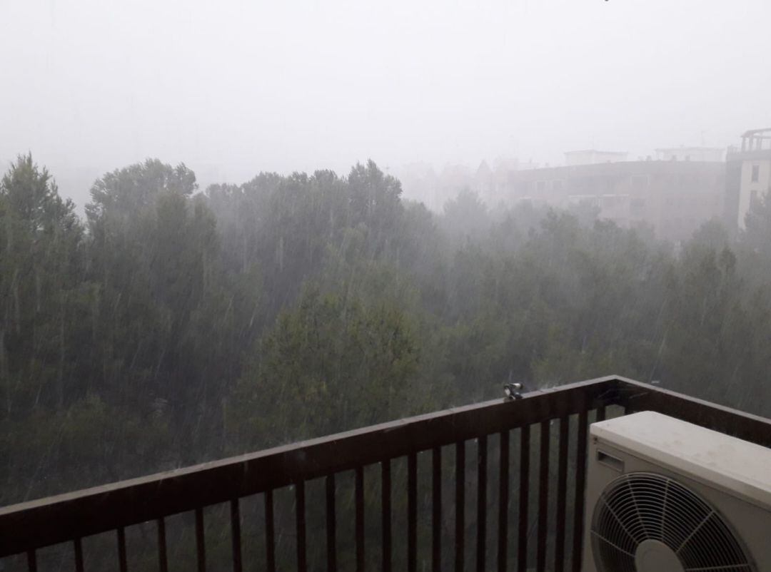 Tormenta a primeras horas de la mañana en Gandia 