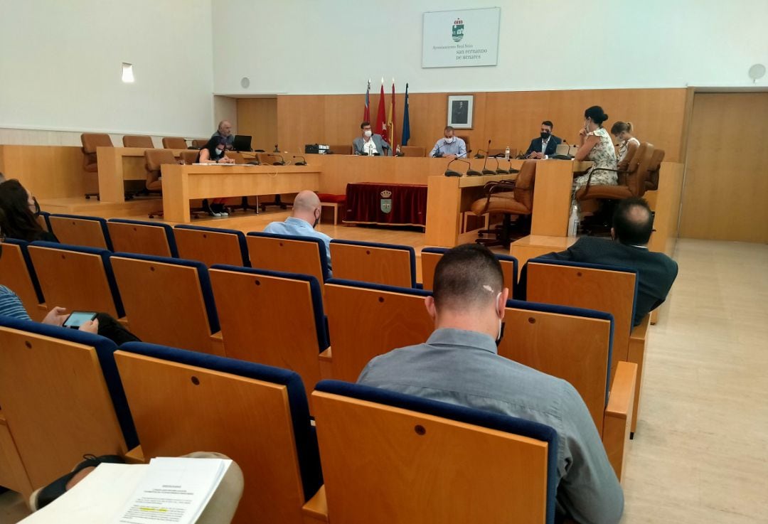 Pleno extraordinario celebrado en el Ayuntamiento de San Fernando de Henares.