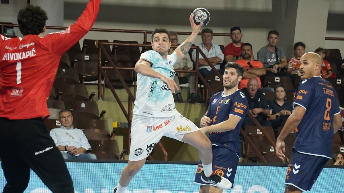 Álvaro Pérez y Gonzalo Pérez Arce le dan una nueva victoria al Ademar (29-28)