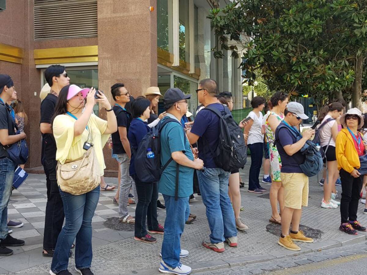 El año turístico sigue en récord y crece más que la media