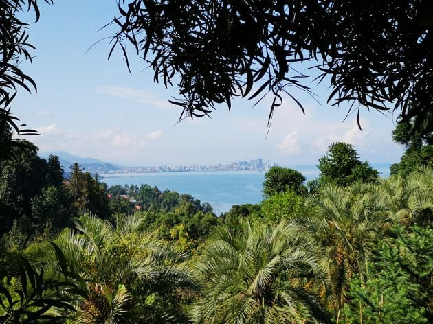 El jardín botánico, en Green Cape, ofrece una vista espectacular de la bahía de Batumi.