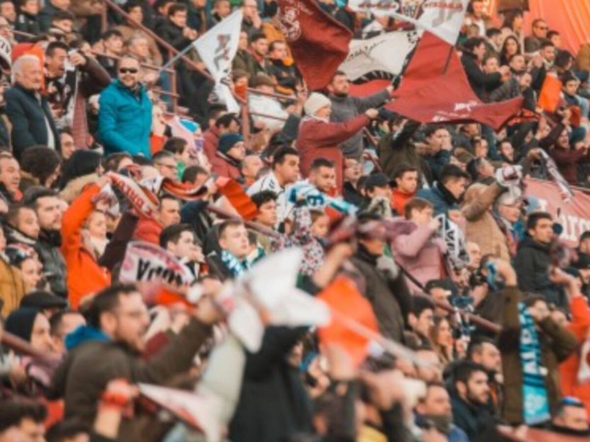 Un abarrotado Carlos Belmonte acoge un partido que puede decidir el ascenso