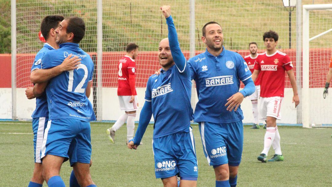 Jugadores del Xerez DFC celebrando el primer gol de Casares