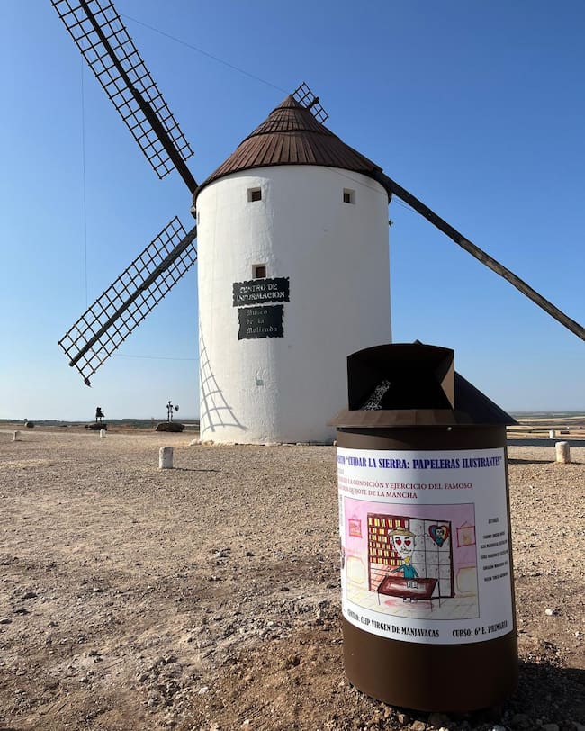 Papeleras ilustrantes de Mota del Cuervo