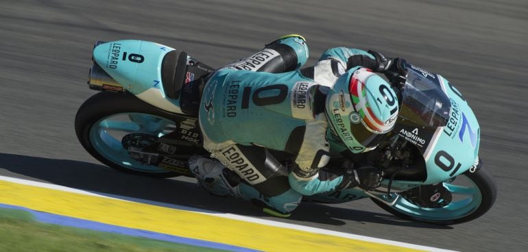 VALENCIA, SPAIN - NOVEMBER 06:   Efren Vazquez of Spain and Leopard Racing  rounds the bend during the GP of Valencia - Free Practice at Ricardo Tormo Circuit on November 6, 2015 in Valencia, Spain.  (Photo by Mirco Lazzari gp/Getty Images)