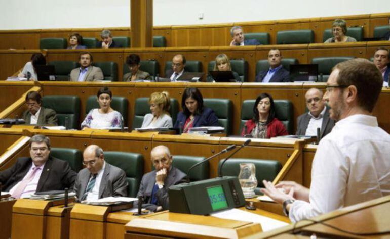 Javier Maroto durante el debate del Parlamento