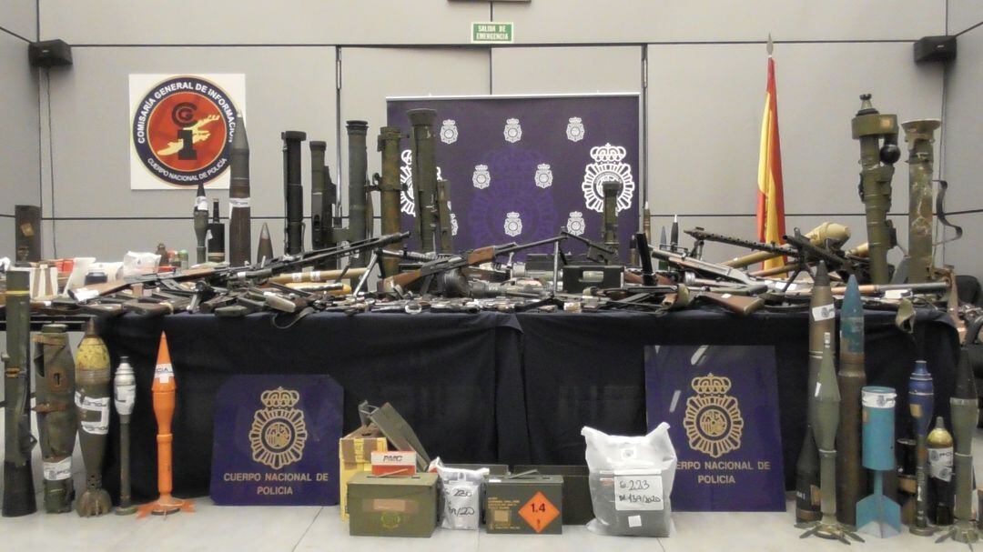 Armas confiscadas en la operación policial