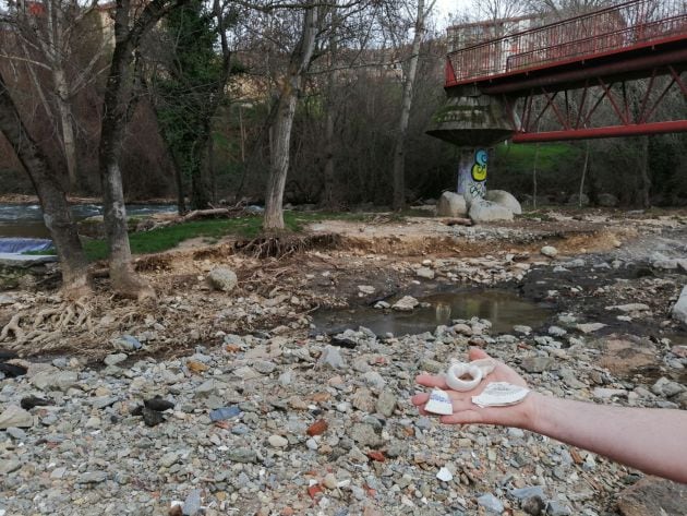 Sedimentos arrastrados por el río Eresma en las últimas crecidas en lo que era una pradera