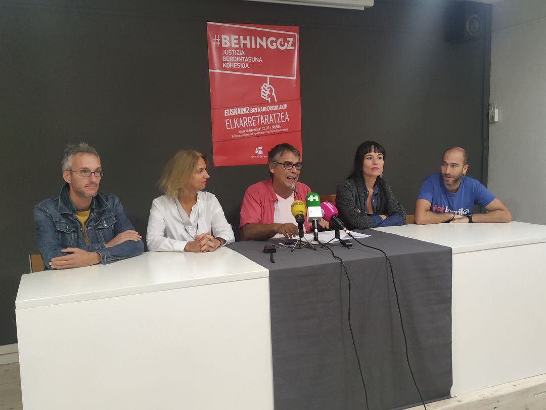 El secretario general de Kontseilua, Paul Bilbao, se dirige a los medios en rueda de prensa