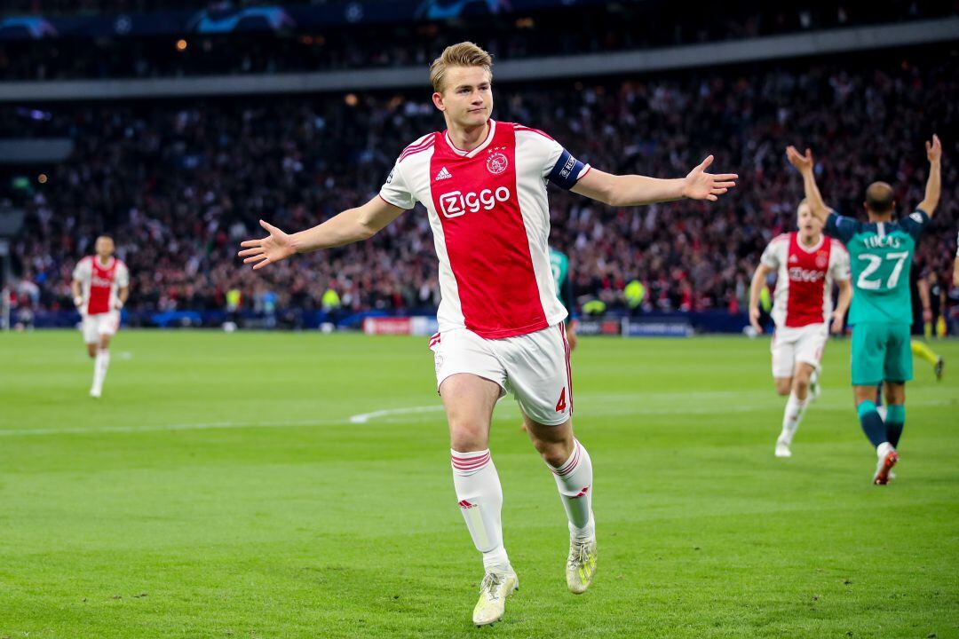 Matthijs de Ligt, en un partido de la Champions con el Ajax.