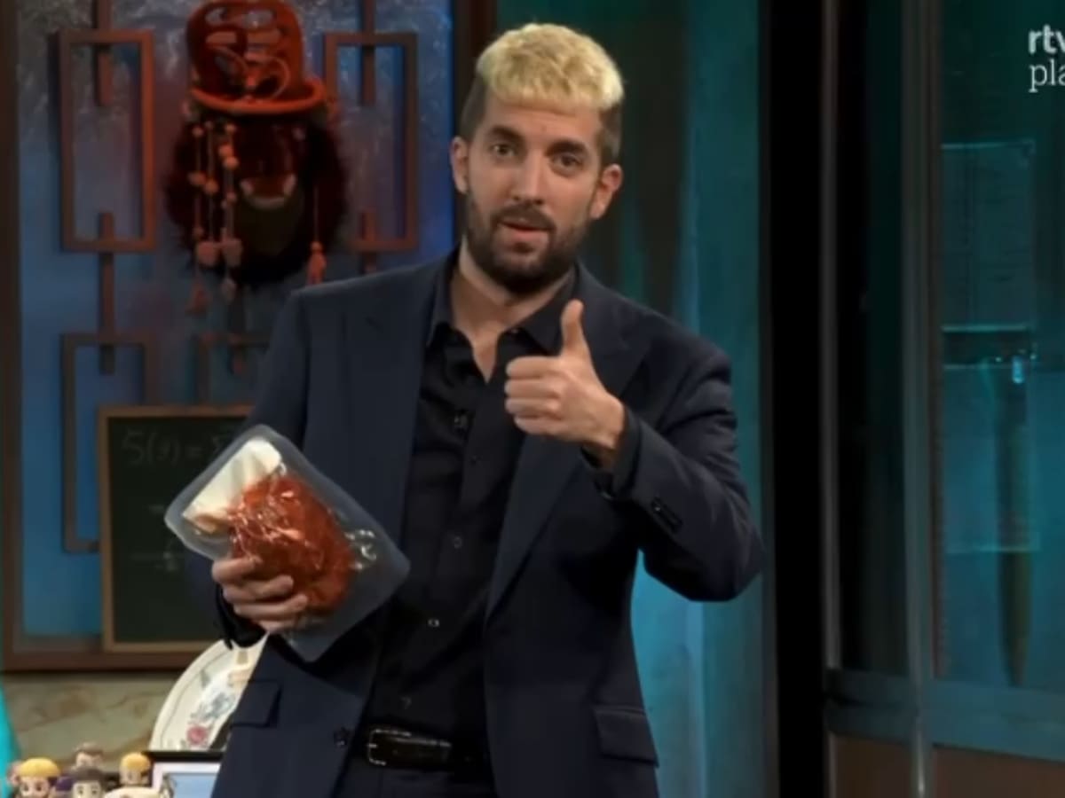 Broncano se reconcilia en directo con el botillo del Bierzo: ‘Es lo mejor’