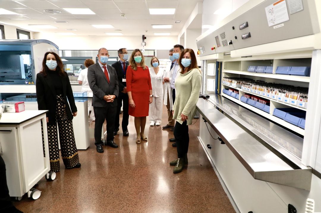 Visita al laboratorio del hospital Son Llàtzer