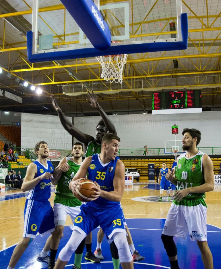 El Club Ourense Baloncesto, conseguía la primera victoria, en la tercera jornada de la liga LEB ORO en el Pazo ante el Castelló por 82 a 81