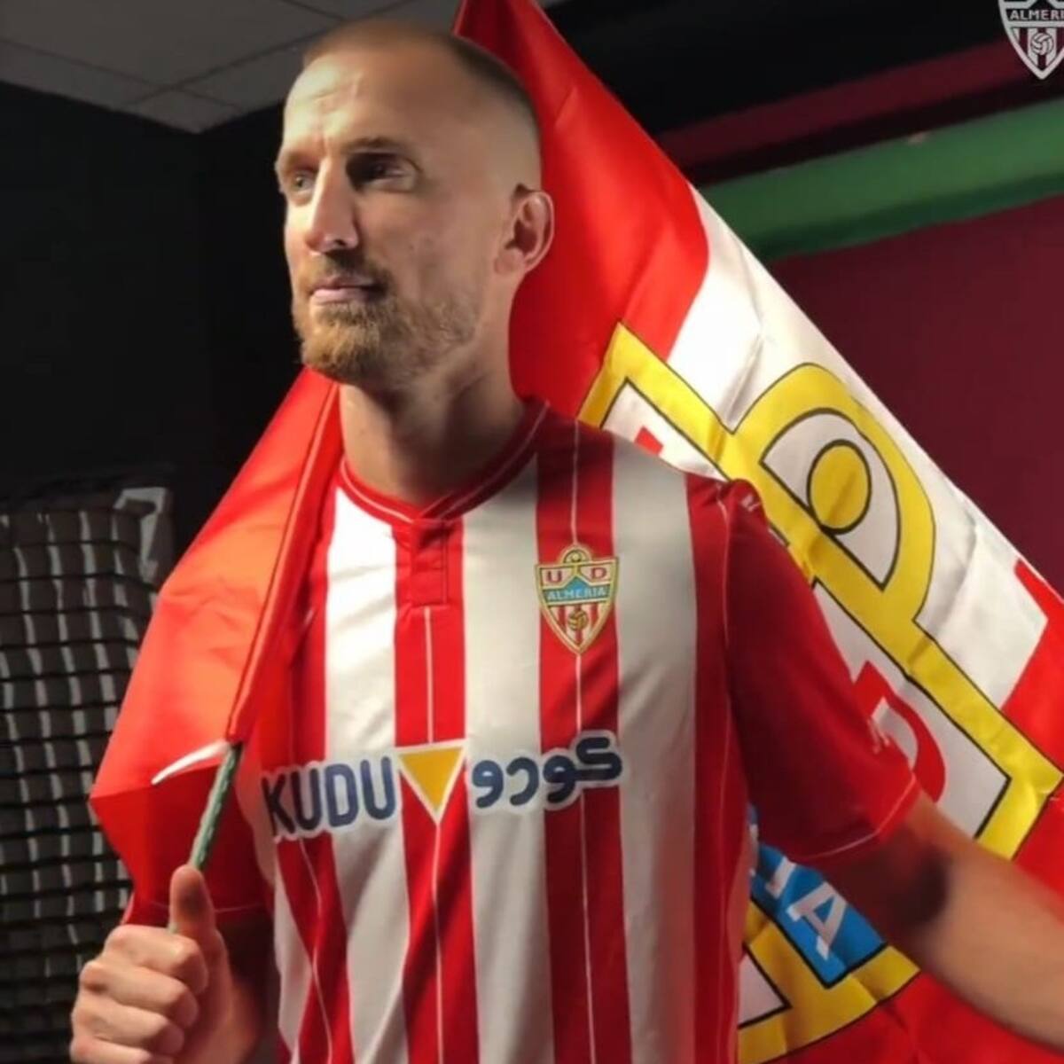 “Y llegó papá”: el apodo del vestuario al nuevo jefe del Almería