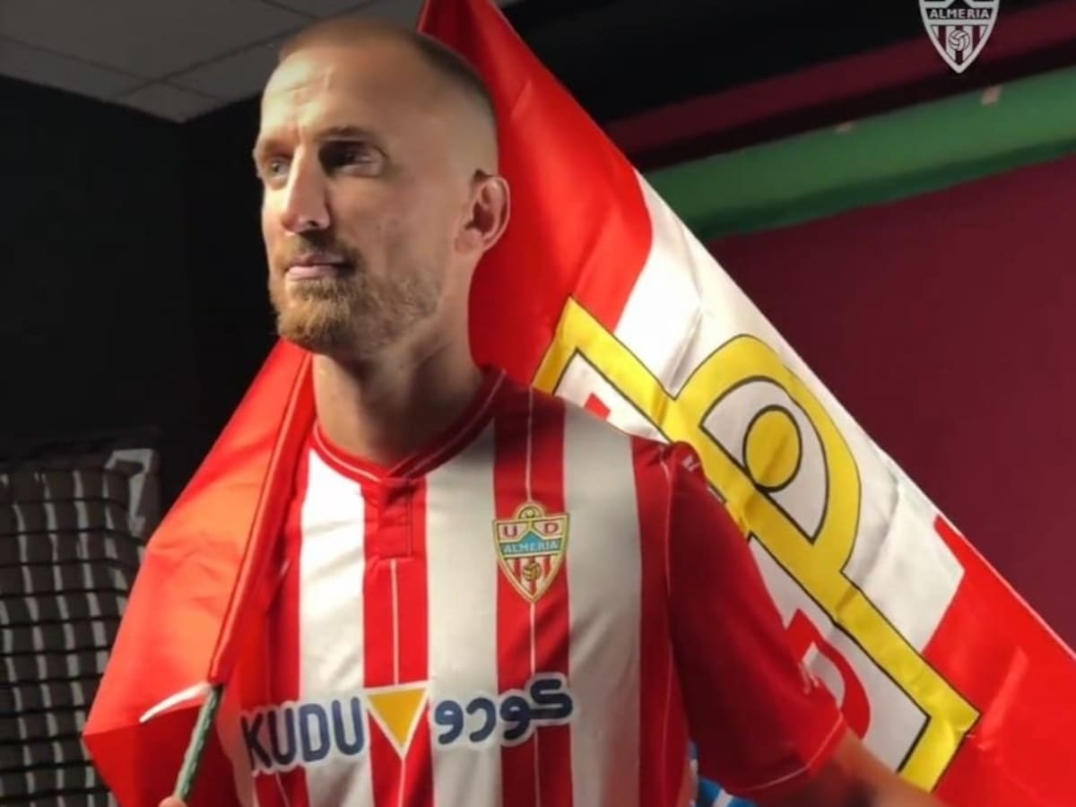 “Y llegó papá”: el apodo del vestuario al nuevo jefe del Almería