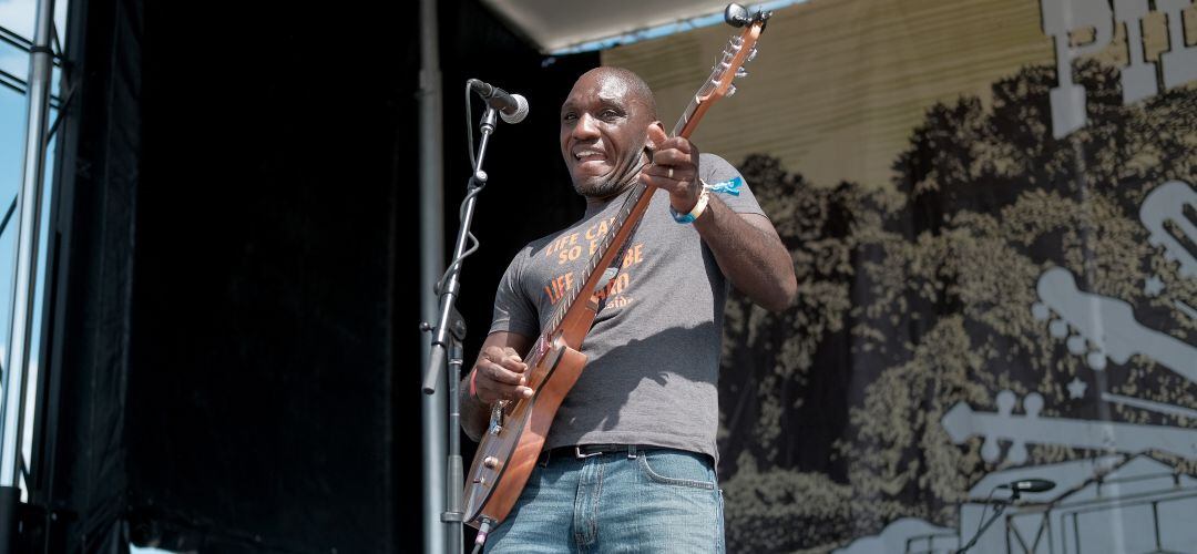 Cedric Burnside durante una actuación en 2019