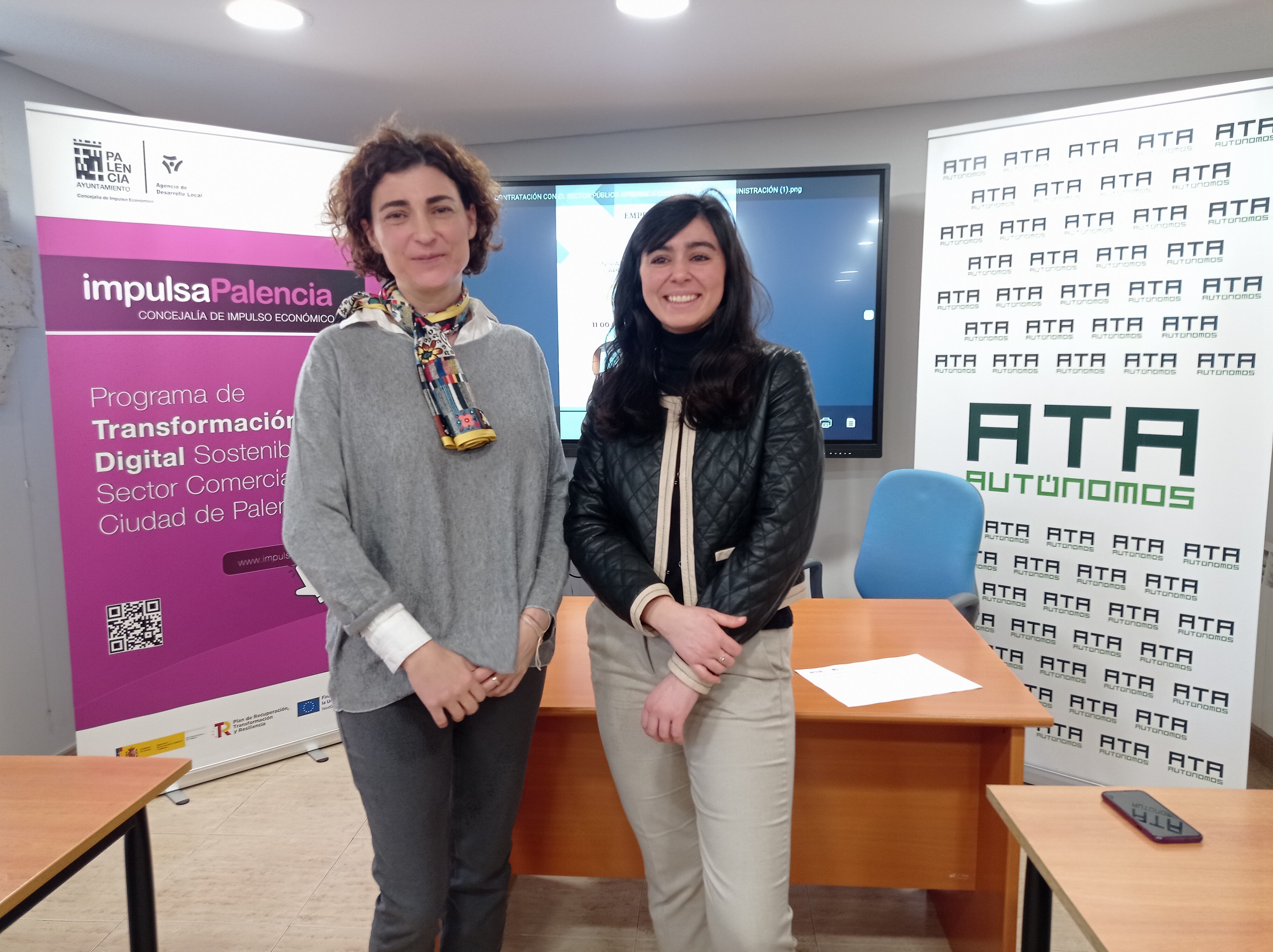 Judith Castro y Leticia Mingueza en la sede de la Agencoa de Desarrollo Local de Palencia