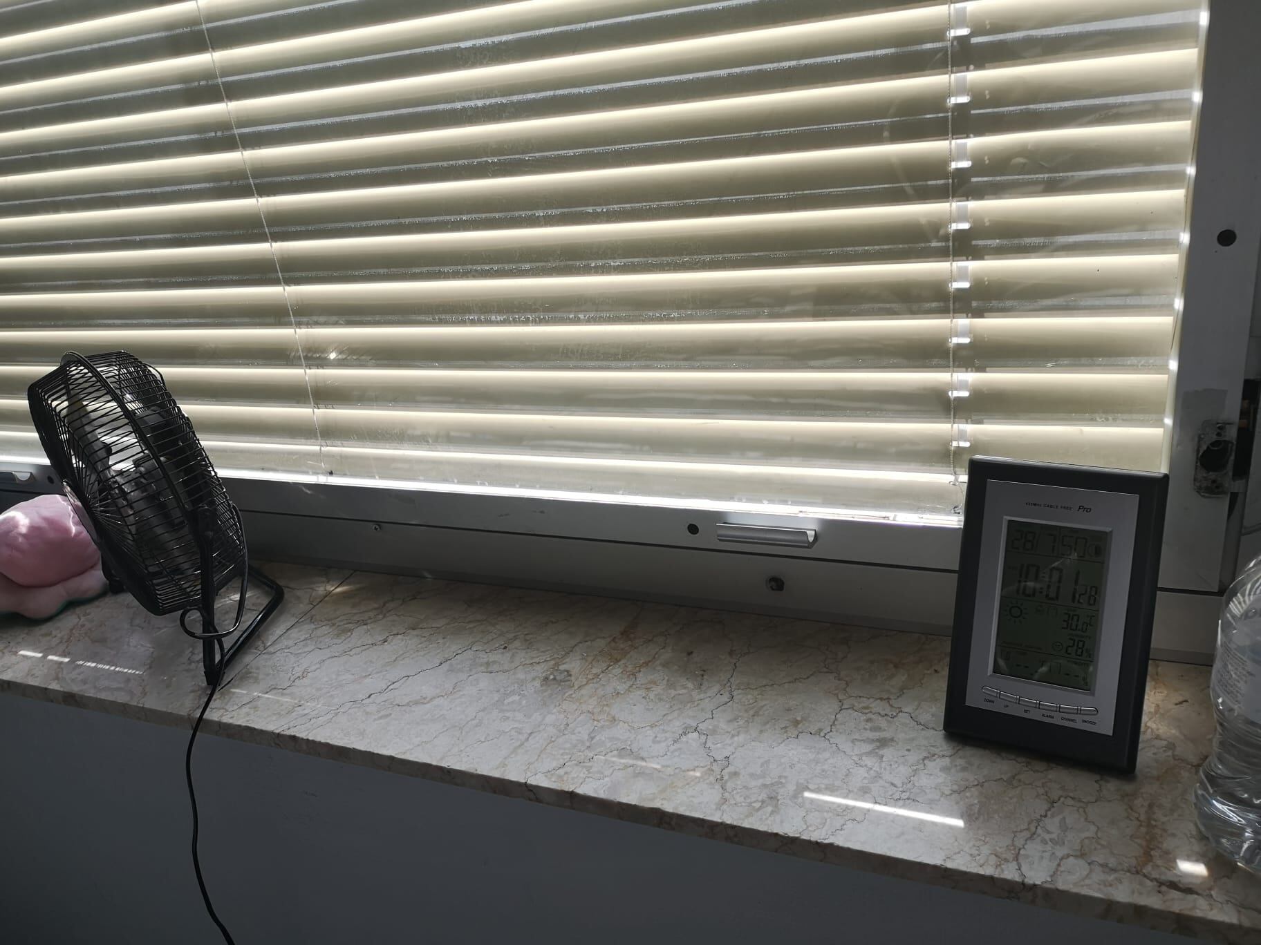 Imagen de la habitación de la Unidad de Quemados con el ventilador que se ha llevado una familia.