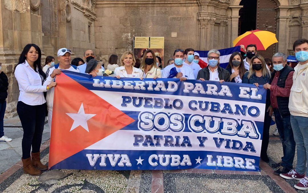 Miembros del PP apoyando la marcha cívica &#039;Por el cambio de Cuba&#039; 