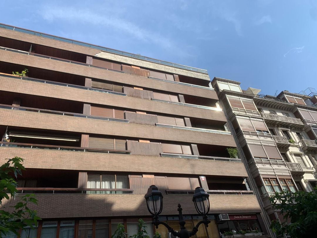 Fachada del edificio del que se desprendieron 15 metros de fachada