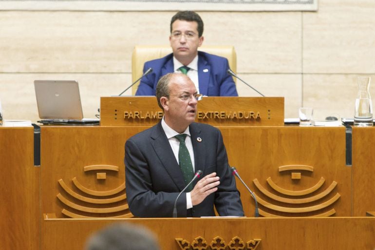 GRA005. MÉRIDA, 19/03/2015.- El presidente extremeño, José Antonio Monago, durante su comparecencia hoy a petición propia ante el Parlamento regional para informar del grado de cumplimiento del programa de Gobierno con el que el PP se presentó a las elecc