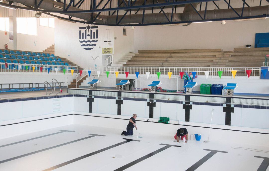 Obras de mejora en la piscina cubierta de Gandia