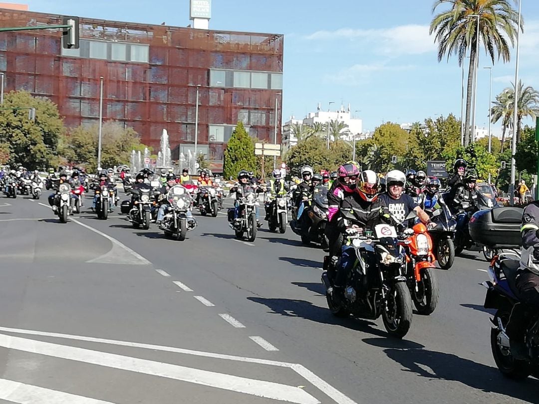 Miles de moteros, en la avenida del Flamenco