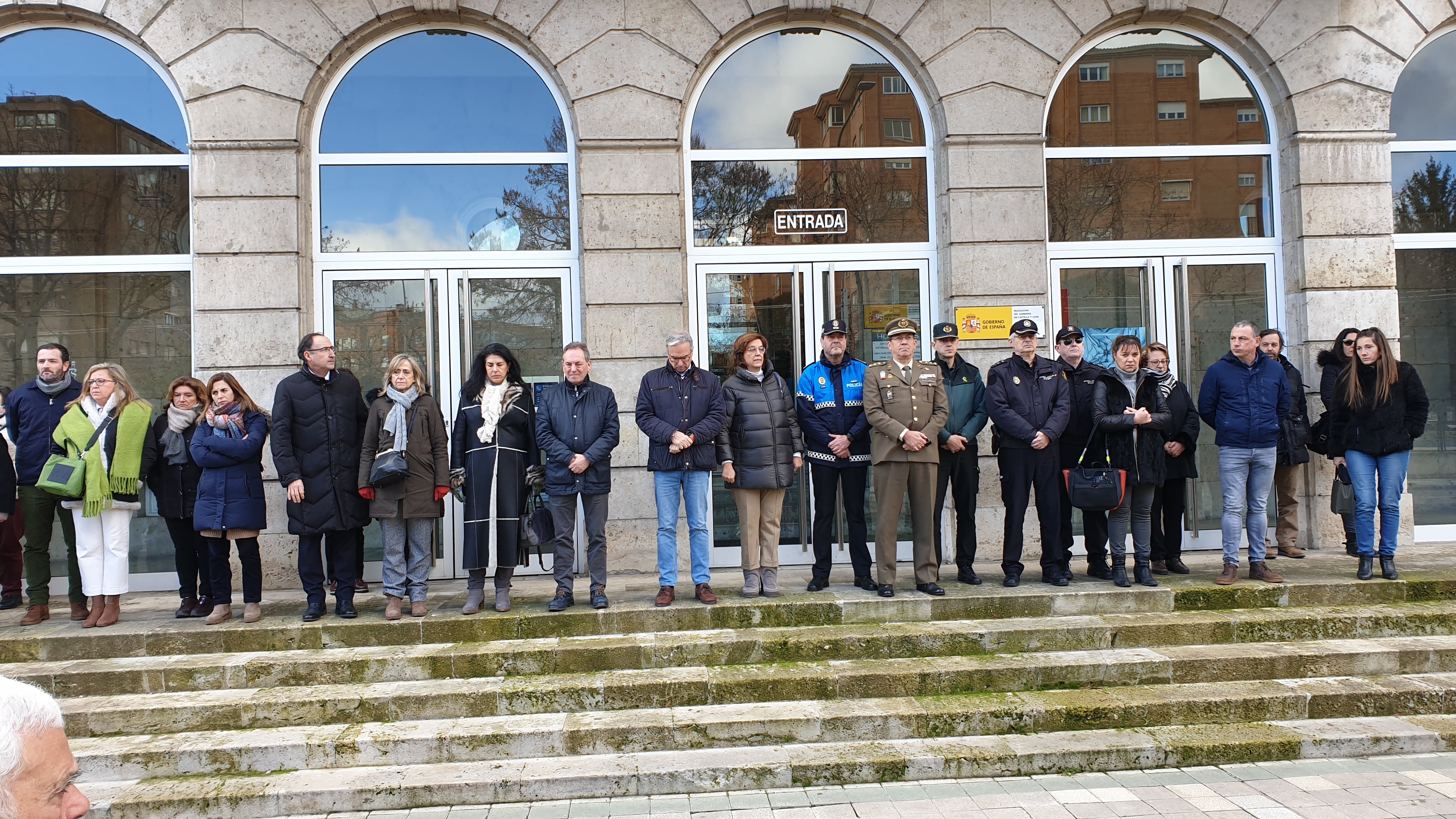 Minuto de silencio en Palencia en repulsa por el asesinato machista de una mujer y su hija en Valladolid