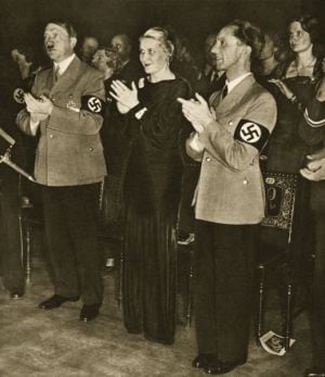 Magda junto a Hitler