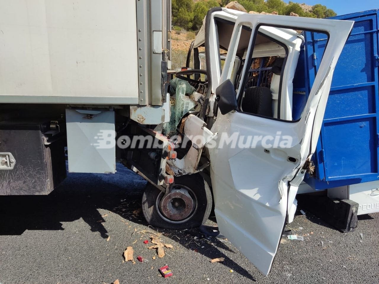 Estado en el que han quedado los camiones que han chocado en la A-7 en Murcia