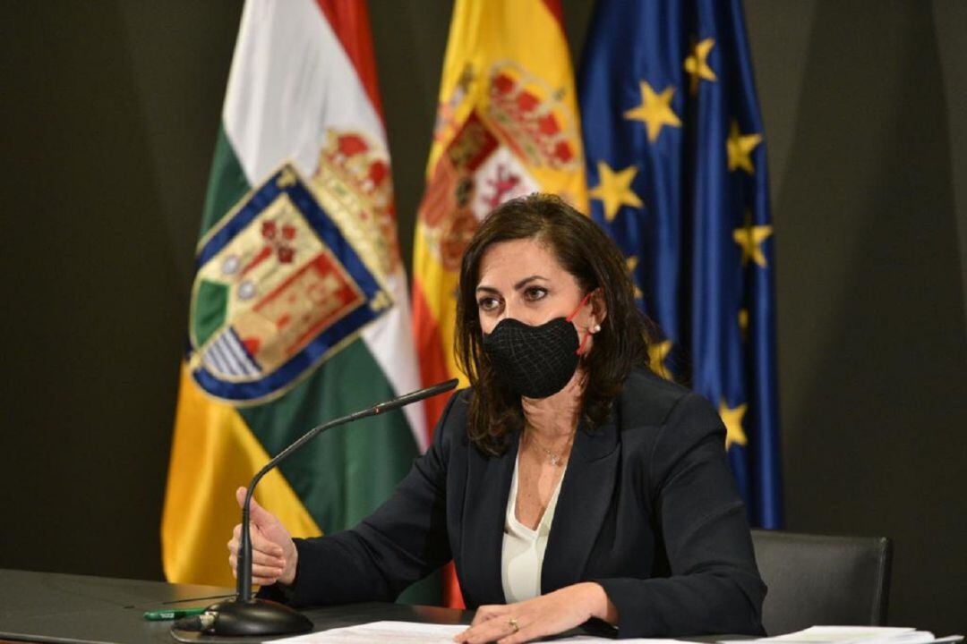 La presidenta del Gobierno de La Rioja, durante su intervención.